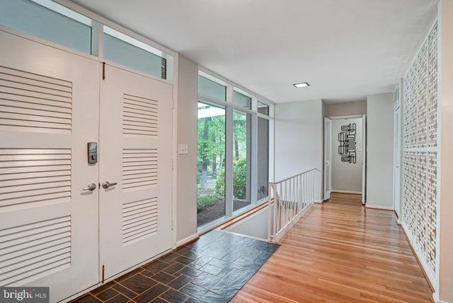 9203 SAINT MARKS PL, Fairfax, VA 22031