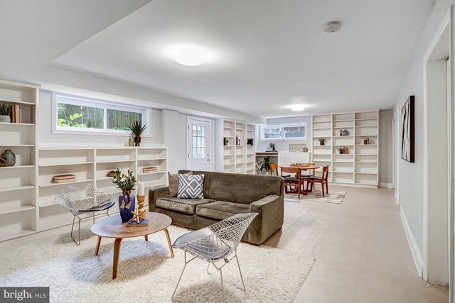 9203 SAINT MARKS PL, Fairfax, VA 22031