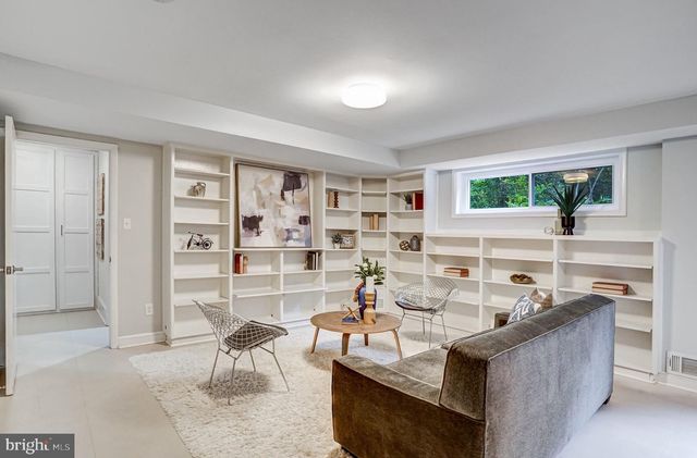 9203 SAINT MARKS PL, Fairfax, VA 22031