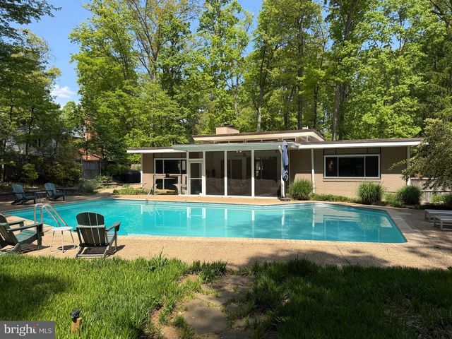 9203 SAINT MARKS PL, Fairfax, VA 22031