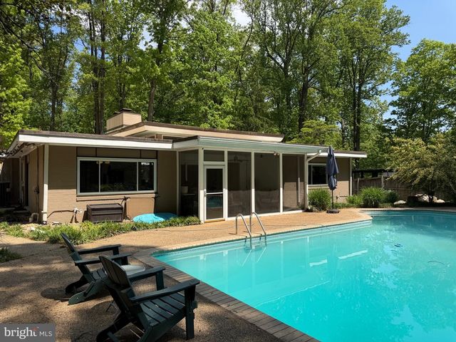 9203 SAINT MARKS PL, Fairfax, VA 22031