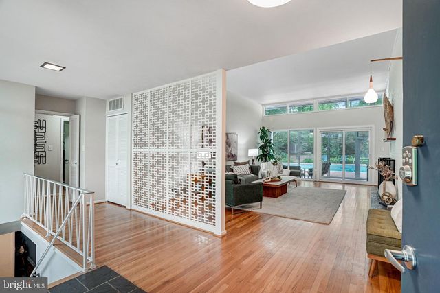 9203 SAINT MARKS PL, Fairfax, VA 22031