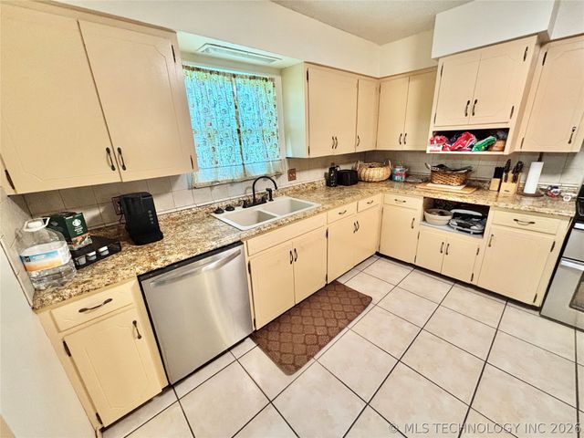 40497 S County Road 4460, Stigler, OK 74462