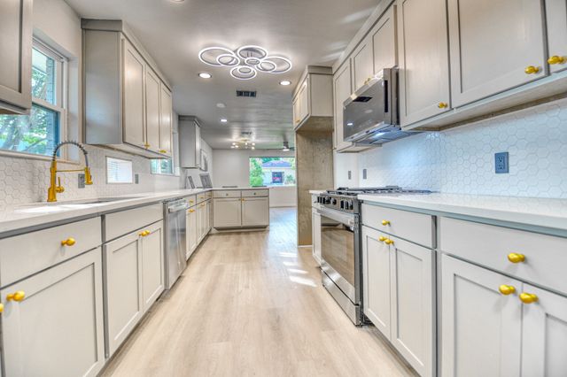 2305 Fenestra Drive, Dallas, TX 75228