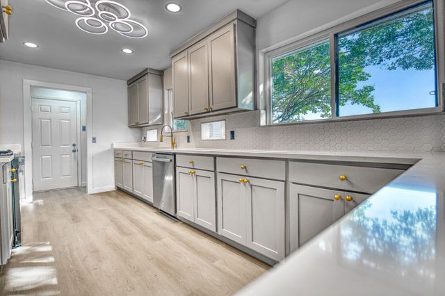 2305 Fenestra Drive, Dallas, TX 75228