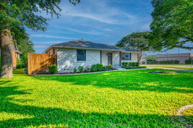 2305 Fenestra Drive, Dallas, TX 75228