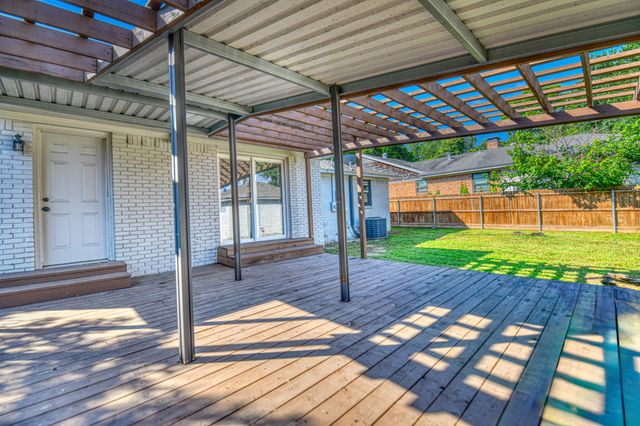 2305 Fenestra Drive, Dallas, TX 75228