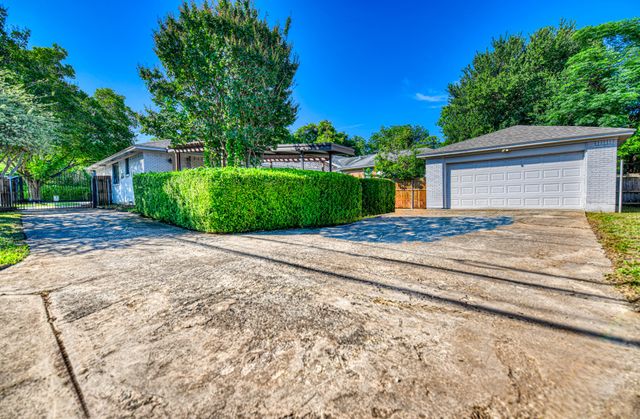 2305 Fenestra Drive, Dallas, TX 75228