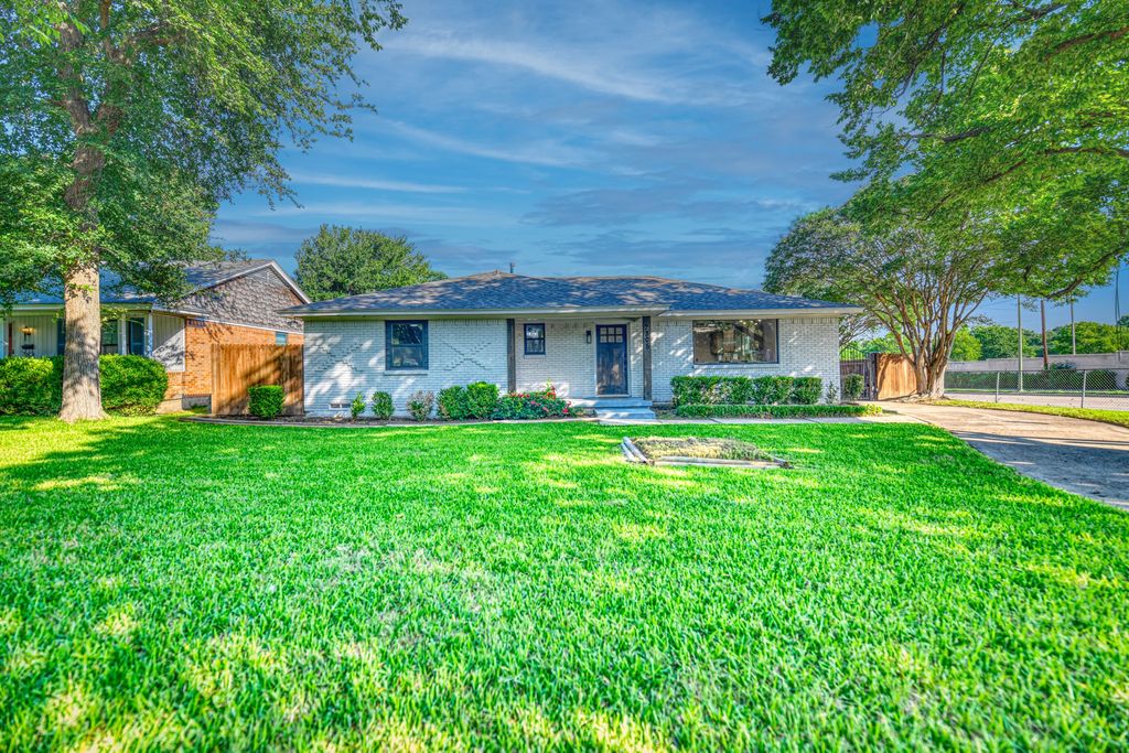 2305 Fenestra Drive, Dallas, TX 75228