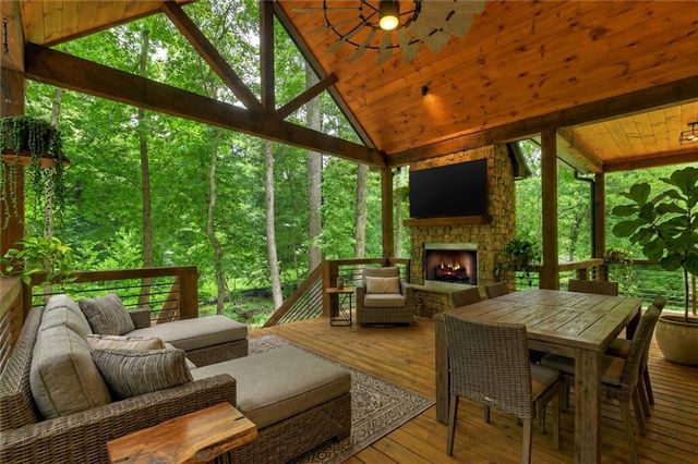 260 Misty Valley Lane, Ellijay, GA 30536