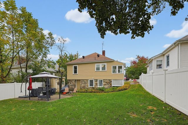 139 Massachusetts Ave, North Andover, MA 01845