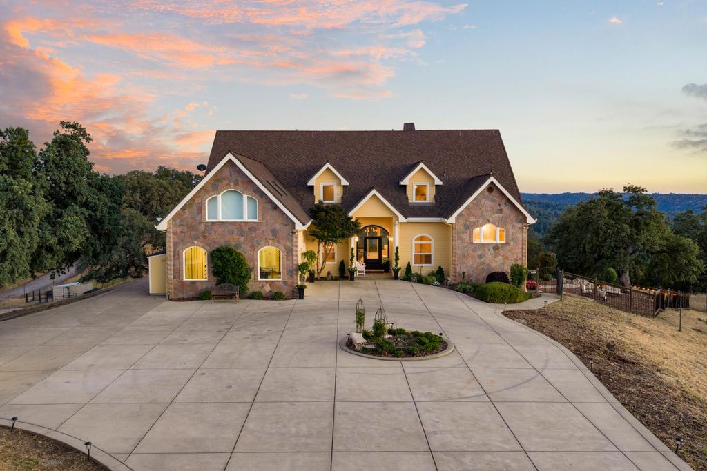 6881 Sagittarius Dr, Placerville, CA 95667