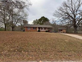 110 LEVOID RD, Bolivar, TN 38008
