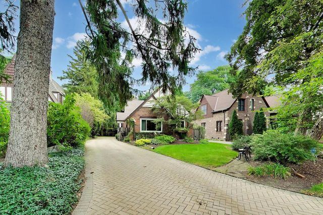 1216 E Mayfair Road, Arlington Heights, IL 60004