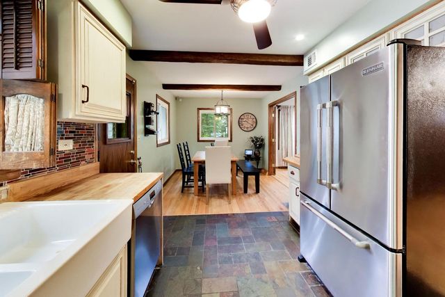 1216 E Mayfair Road, Arlington Heights, IL 60004