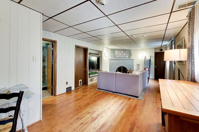 1216 E Mayfair Road, Arlington Heights, IL 60004