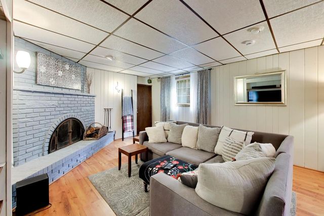 1216 E Mayfair Road, Arlington Heights, IL 60004