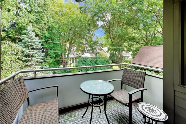 1216 E Mayfair Road, Arlington Heights, IL 60004