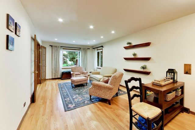 1216 E Mayfair Road, Arlington Heights, IL 60004