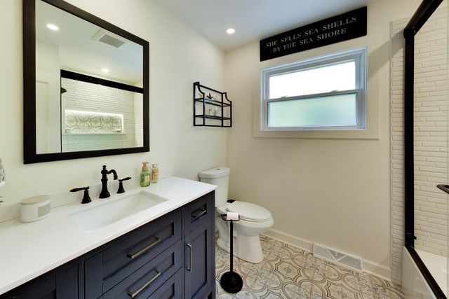 1216 E Mayfair Road, Arlington Heights, IL 60004
