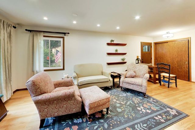 1216 E Mayfair Road, Arlington Heights, IL 60004