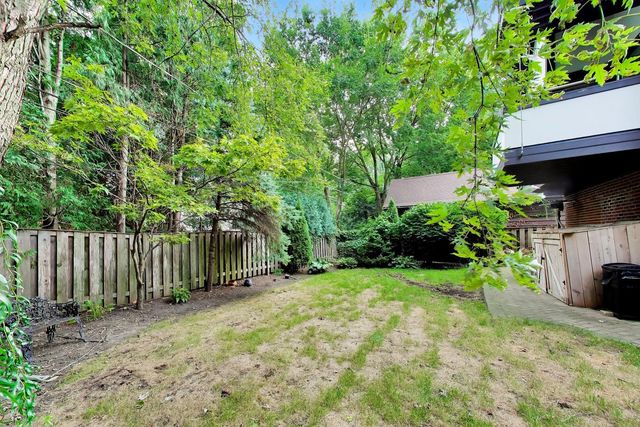 1216 E Mayfair Road, Arlington Heights, IL 60004