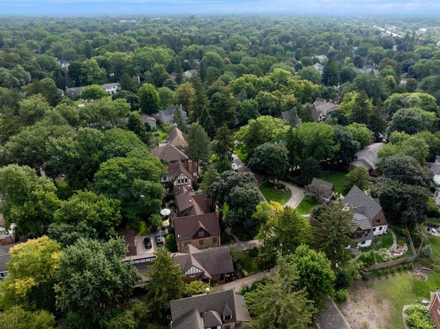 1216 E Mayfair Road, Arlington Heights, IL 60004