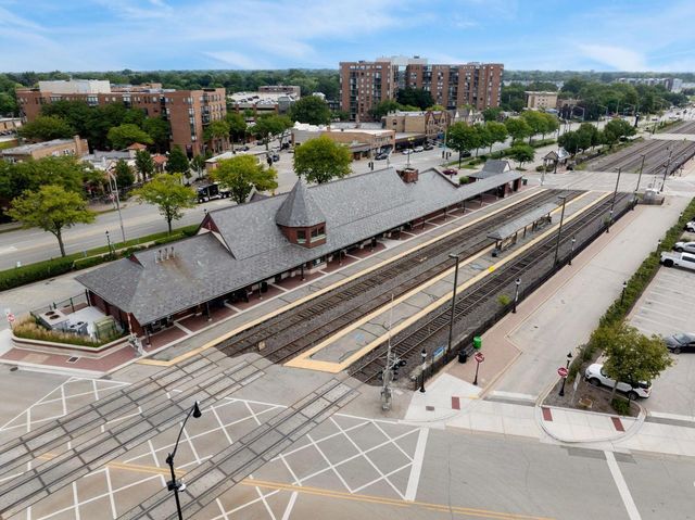1216 E Mayfair Road, Arlington Heights, IL 60004