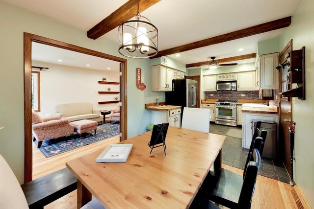 1216 E Mayfair Road, Arlington Heights, IL 60004