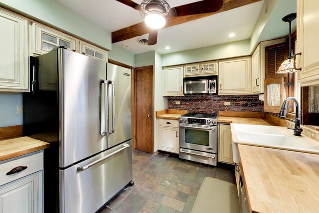1216 E Mayfair Road, Arlington Heights, IL 60004