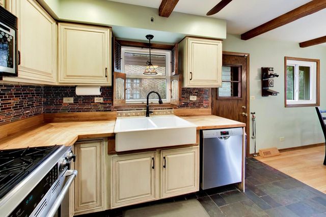 1216 E Mayfair Road, Arlington Heights, IL 60004