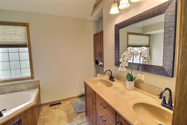12318 E Lincoln Ct, Wichita, KS 67207