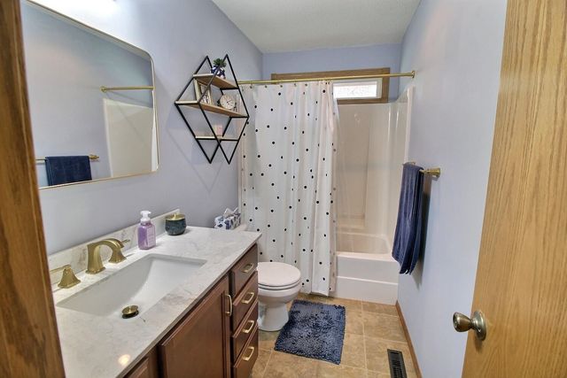 12318 E Lincoln Ct, Wichita, KS 67207