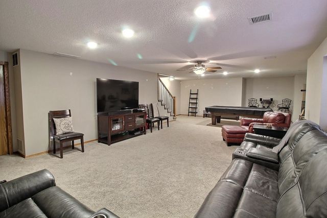 12318 E Lincoln Ct, Wichita, KS 67207