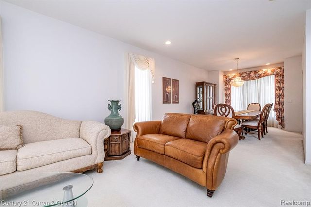 3021 Chinaberry Court, Sterling Heights, MI 48314