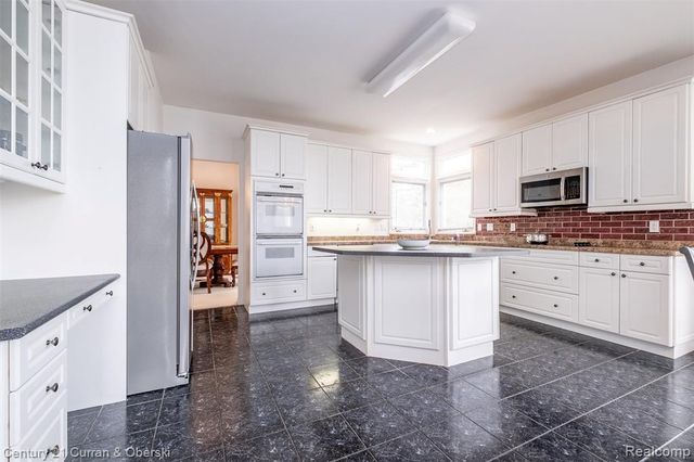 3021 Chinaberry Court, Sterling Heights, MI 48314
