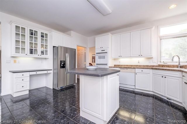 3021 Chinaberry Court, Sterling Heights, MI 48314