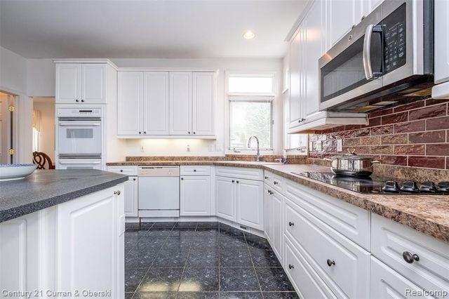 3021 Chinaberry Court, Sterling Heights, MI 48314
