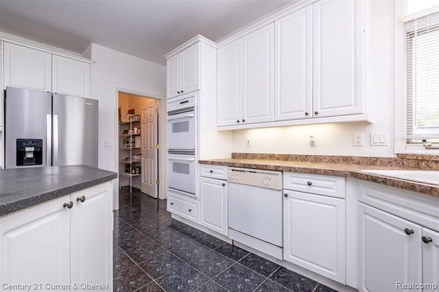 3021 Chinaberry Court, Sterling Heights, MI 48314
