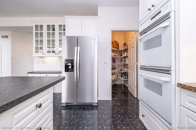 3021 Chinaberry Court, Sterling Heights, MI 48314