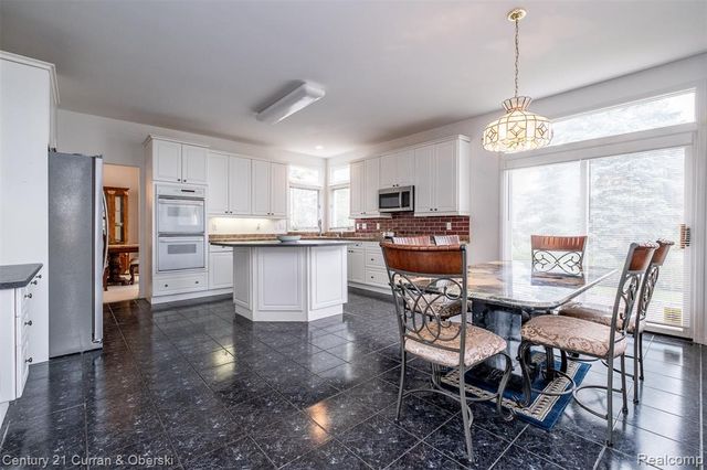 3021 Chinaberry Court, Sterling Heights, MI 48314
