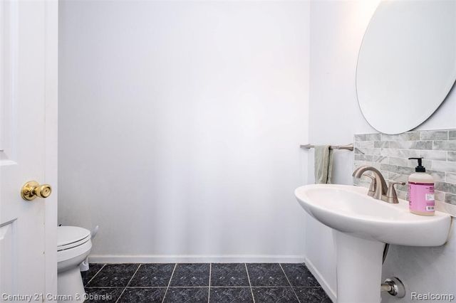 3021 Chinaberry Court, Sterling Heights, MI 48314
