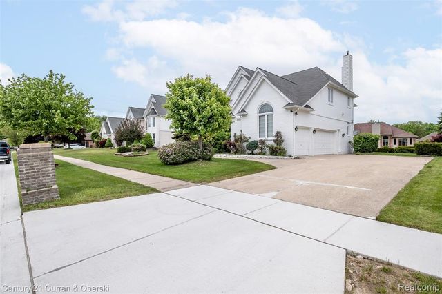 3021 Chinaberry Court, Sterling Heights, MI 48314
