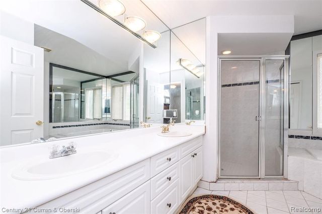 3021 Chinaberry Court, Sterling Heights, MI 48314