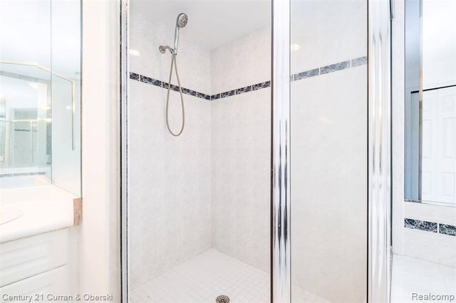 3021 Chinaberry Court, Sterling Heights, MI 48314