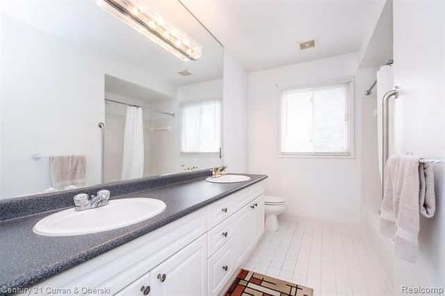 3021 Chinaberry Court, Sterling Heights, MI 48314