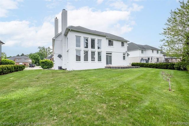 3021 Chinaberry Court, Sterling Heights, MI 48314