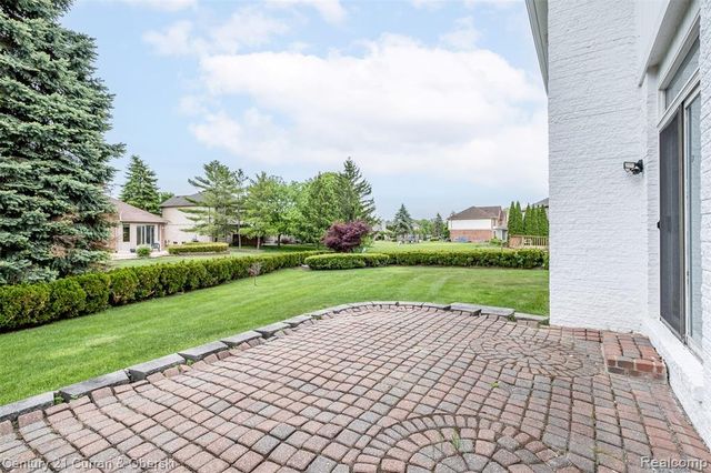 3021 Chinaberry Court, Sterling Heights, MI 48314