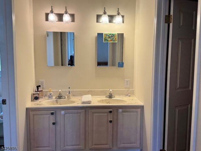 32 Saint Bernards Rd, Rockaway Twp., NJ 07885