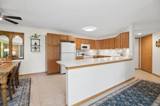 6850 W Winding Trail 202, Oak Forest, IL 60452